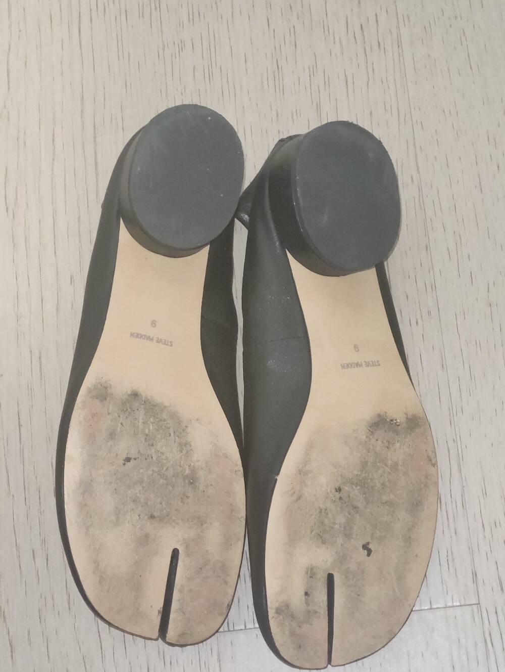 Steve Madden Black Split-Toe (Tabi) Low Heels - Picture 2 of 4